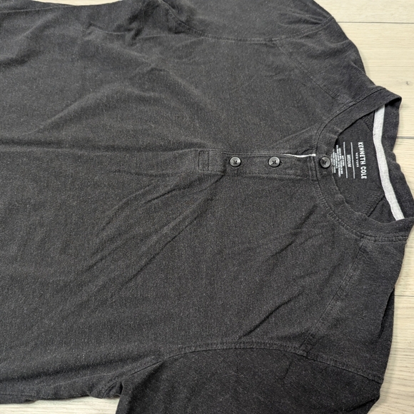 Kenneth Cole sz medium heathered black dl gray henley tshirt - Picture 3 of 5
